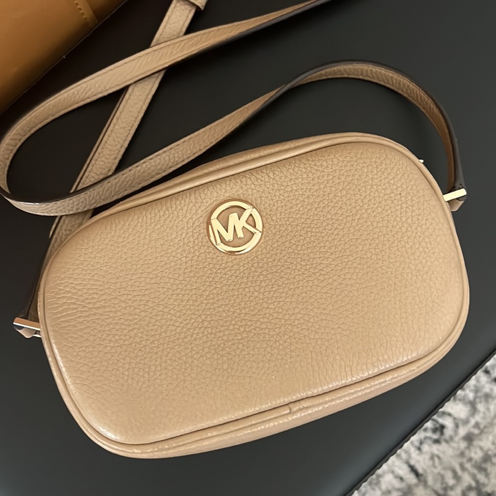 💛🤎 Michael Kors Leather Elegant Style Crossbody Shoulder bag